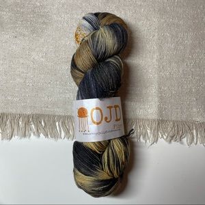 NWT - Indie Dyed Yarn.
Orange Jellyfish Dream. Hand dyed.